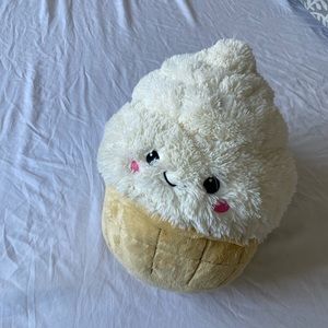 DONATED - 🧁Cupcake plush pillow🧁